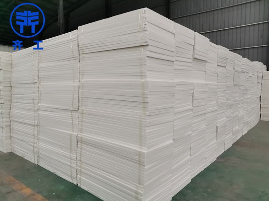 新型外墻復(fù)合巖棉板的優(yōu)勢和特點